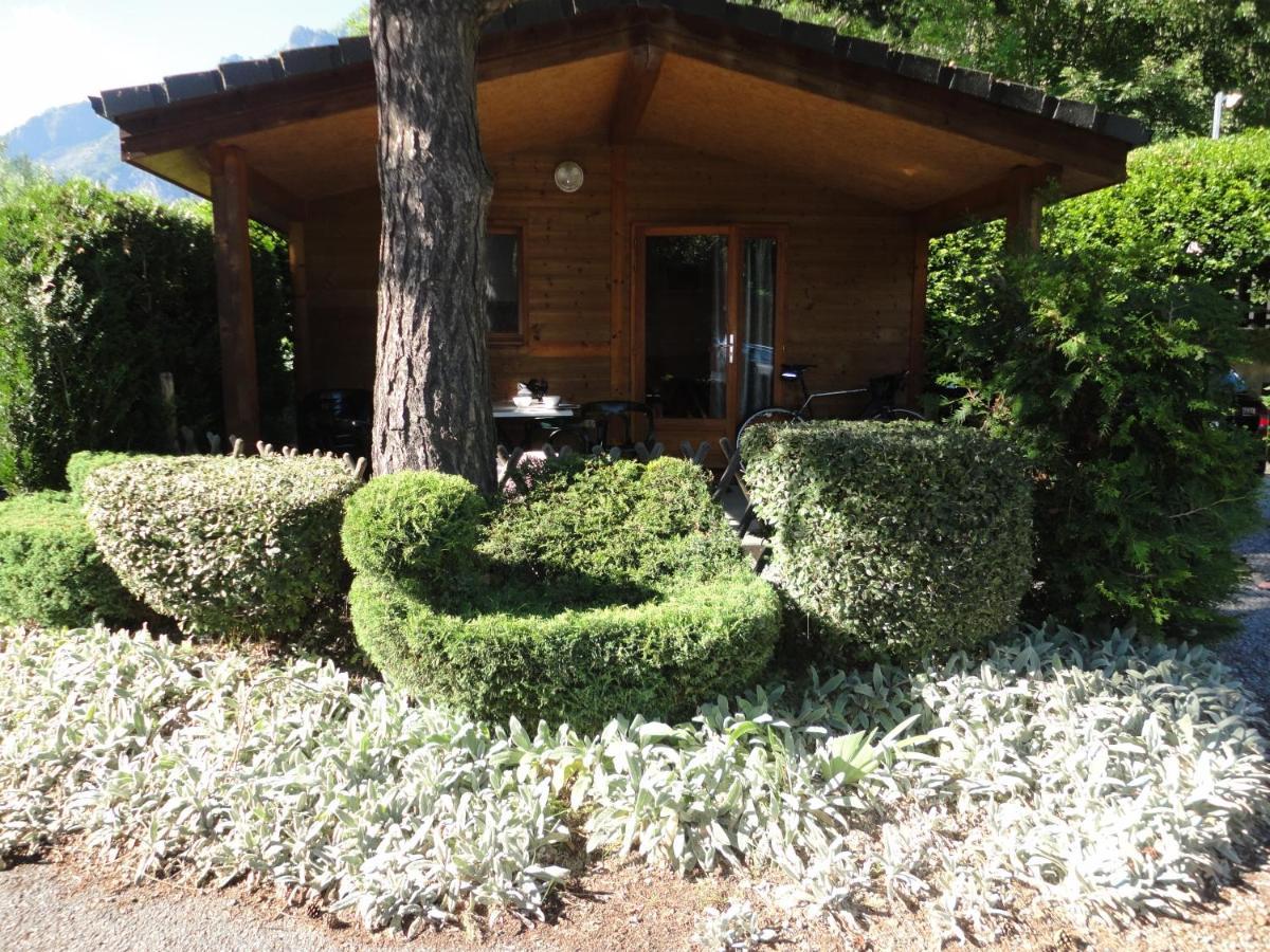 Villa Camping La Cascade à Le Bourg-dʼOisans Extérieur photo