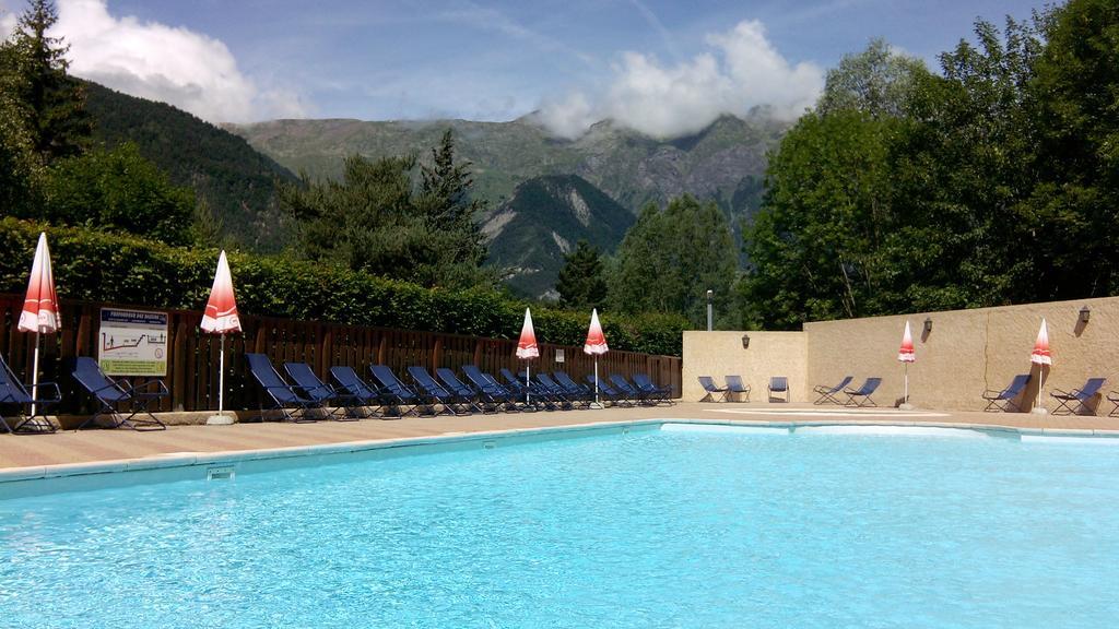 Villa Camping La Cascade à Le Bourg-dʼOisans Extérieur photo