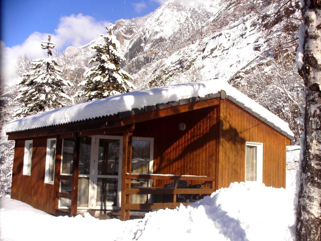 Villa Camping La Cascade à Le Bourg-dʼOisans Extérieur photo