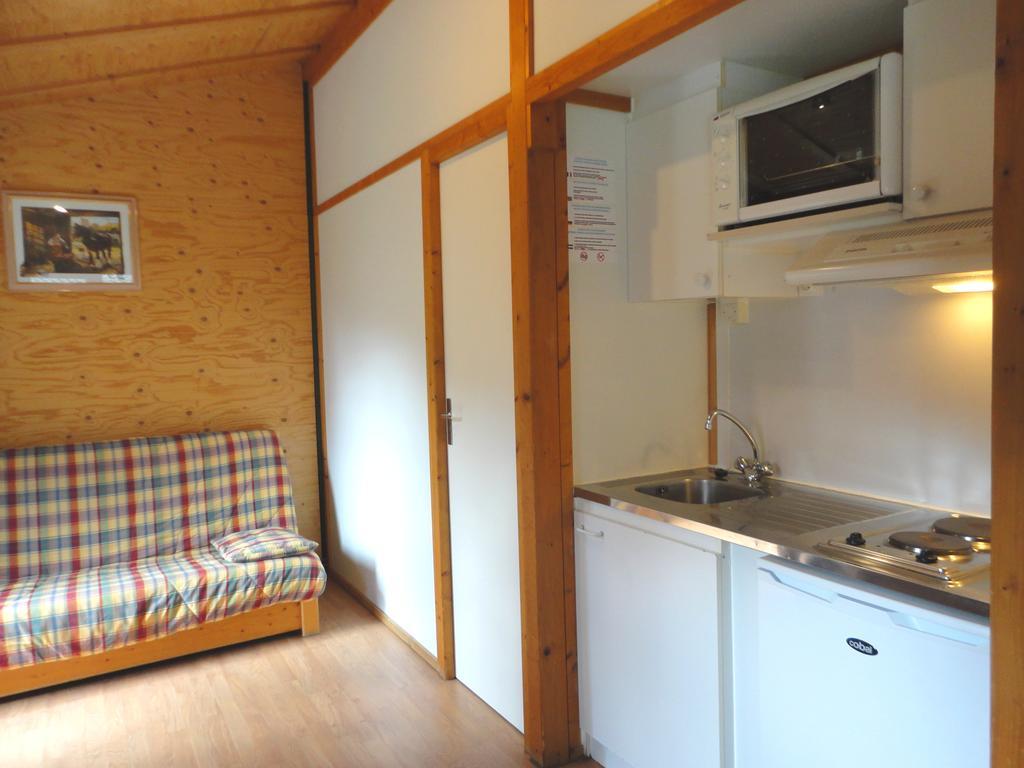 Villa Camping La Cascade à Le Bourg-dʼOisans Extérieur photo