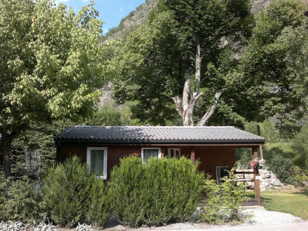 Villa Camping La Cascade à Le Bourg-dʼOisans Extérieur photo