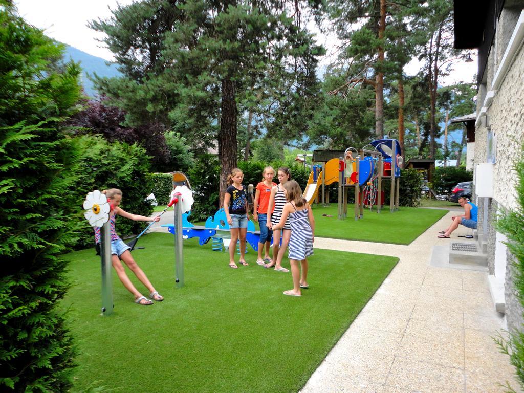 Villa Camping La Cascade à Le Bourg-dʼOisans Extérieur photo